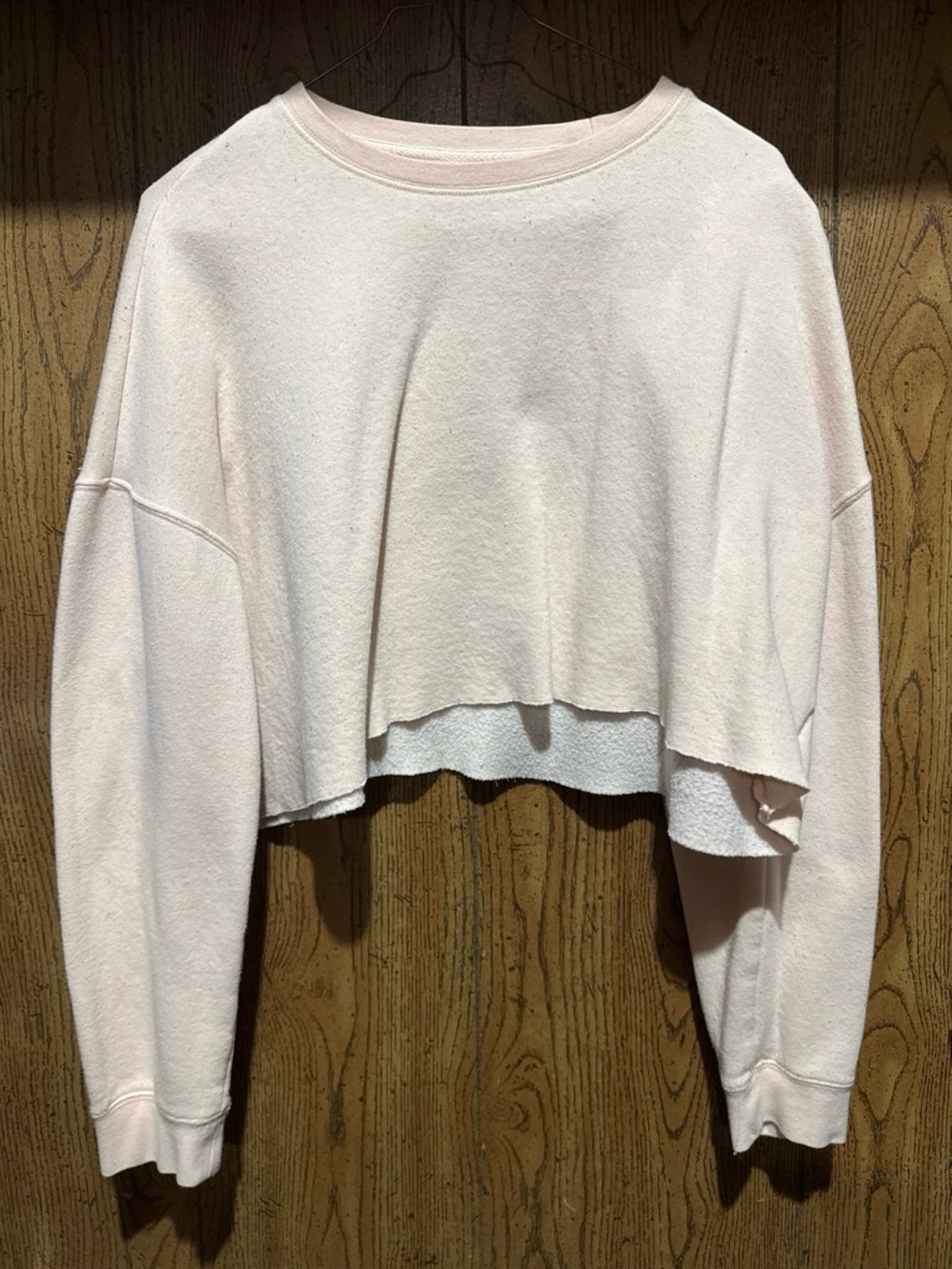 Cropped Long-Sleeve Women's Sweatshirt in Pale Pink